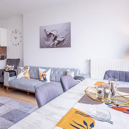 Charming Flat With City View In Atasehir Истанбул Екстериор снимка