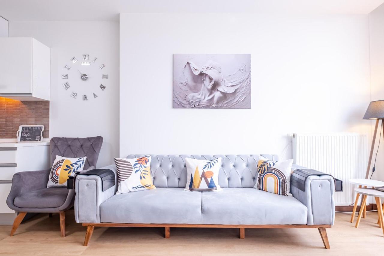 Charming Flat With City View In Atasehir Истанбул Екстериор снимка