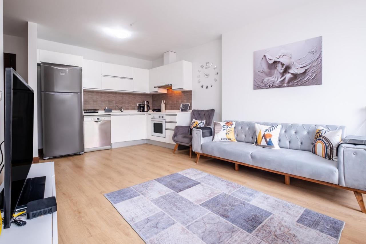 Charming Flat With City View In Atasehir Истанбул Екстериор снимка